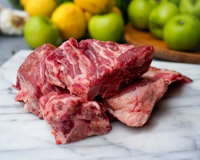 Свинина на кости охлаждённая 1 кг - купить в Воломе